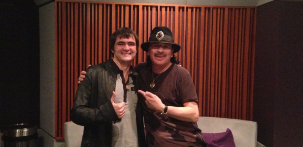 Samuel Rosa e Carlos Santana durante a gravação do novo disco do guitarrista