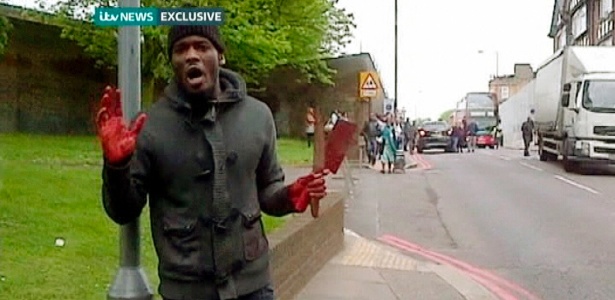 Suspeito de participar do ataque que matou um soldado em Londres aparece com as mãos sujas de sangue em vídeo