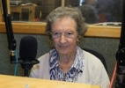 Fã de músicas antigas, idosa de 91 anos se torna DJ em rádio britânica  (Foto: Divulgação/BBC)