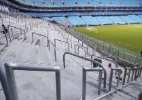Arena do Grêmio recebe barreiras na geral, mas evita prazo de liberação