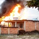 Incêndio em depósito de Duque de Caxias deixa mil clientes sem luz - Fábio Teixeira/UOL