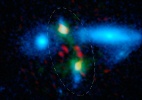 Choque incomum de galáxias produz 2.000 estrelas por ano  (Foto: ESA/Nasa/JPL-Caltech/UC Irvine/STScI/Keck/NRAO/SAO)