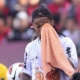 Com um "olho s&oacute;" e t&ecirc;nis, Ronaldinho &eacute; importante em empate atleticano