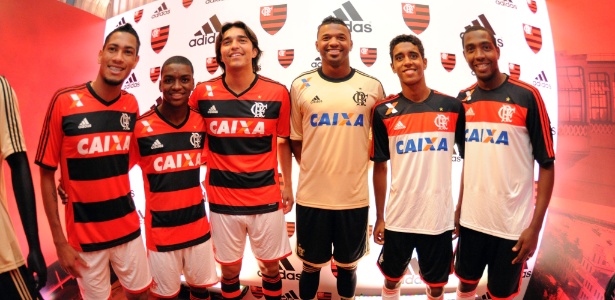 Com preço de R$ 199,90, nova camisa do Flamengo faz sucesso entre os torcedores