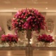 Decoração elaborada com buquês de rosas pink cria clima romântico  - Divulgação