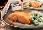 Salmão com Creme de Espinafre Salmão com Creme de Espinafre
