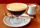 Sagu de Vinho com Creme Inglês Sagu de Vinho com Creme Inglês