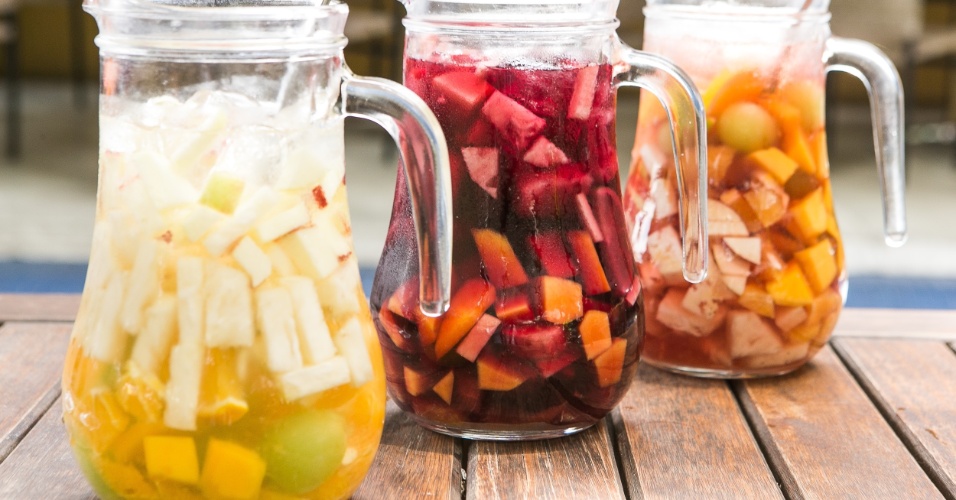Aprenda a fazer três variações de sangria, drinque espanhol com vinho e