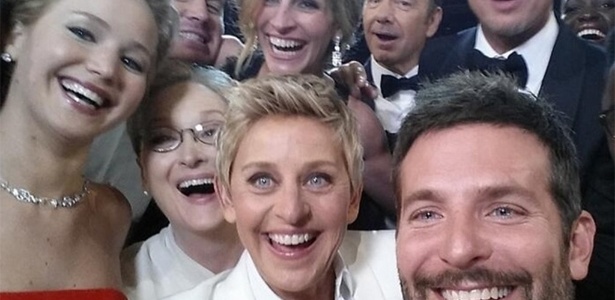 O selfie registrado na cerimônia do Oscar de 2014. Estão na imagem Jared Leto, Jennifer Lawrence, Meryl Streep, Julia Roberts, Bradley Cooper, Kevin Spacey, Brad Pitt, Angelina Jolie e Lupita Nyong'o