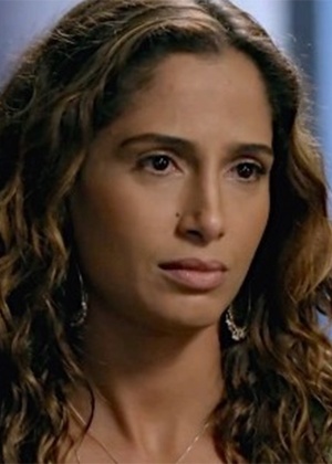 Camila Pitanga (Regina) em cena de Babilônia, da Globo; vendedora esconderá barraco do namorado