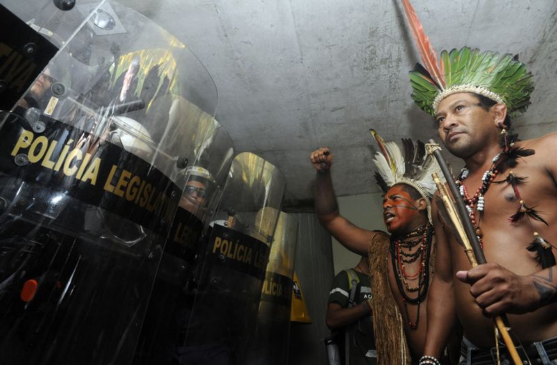 Em manifestação contra a PEC 215, indígenas tentaram ocupar o Anexo 2 da Câmara dos Deputados. Foto: Gabriela Korossy/Câmara dos Deputados (16/12/2014)