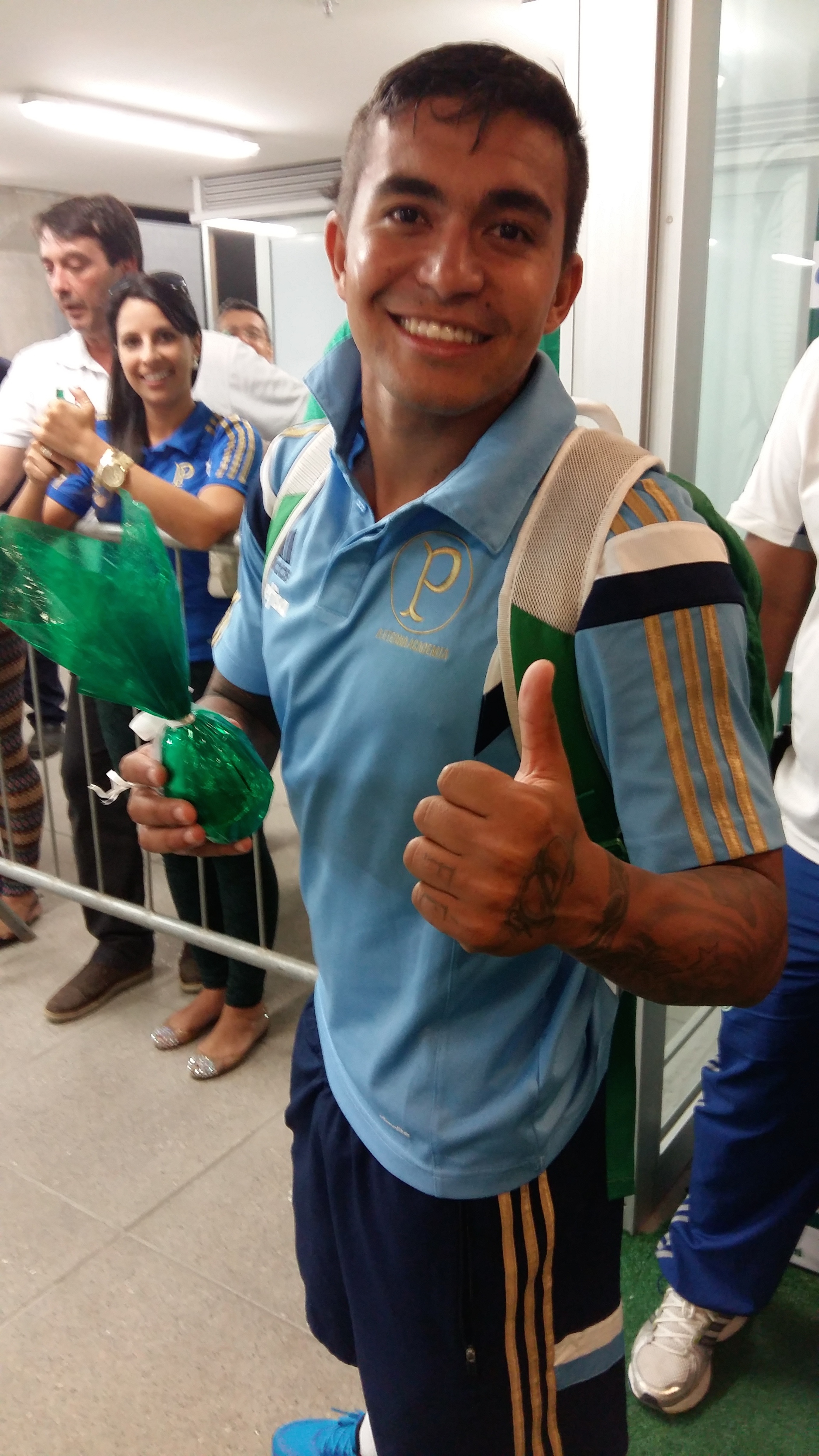 Destaque do Palmeiras, Dudu troca ovos por gols para os filhos na Páscoa