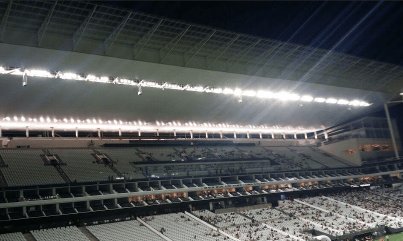 Teste mostra iluminação na arena Corinthians menos potente do que prometida