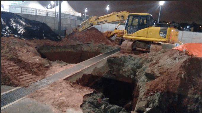 Chuvas abrem buracos no terreno da Arena Corinthians
