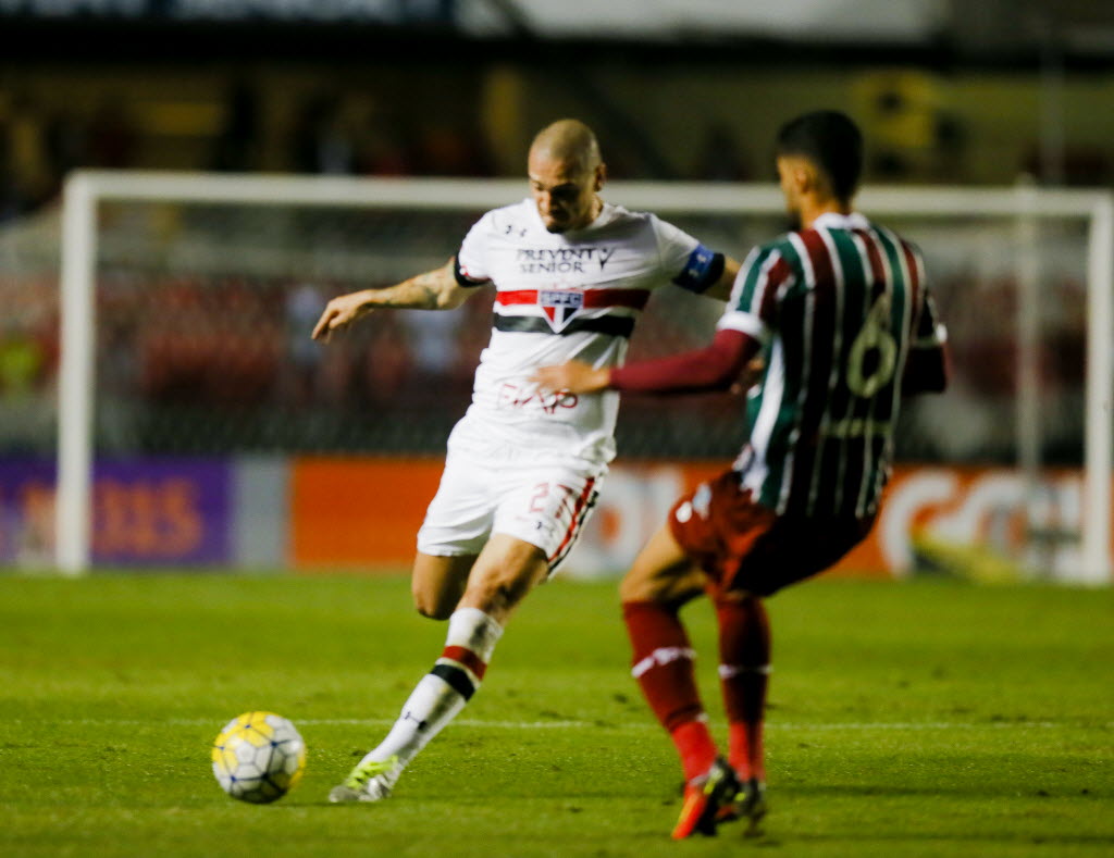 Maicon em ação contra o Fluminense (Crédito: Rubens Cavallari/Folhapress)