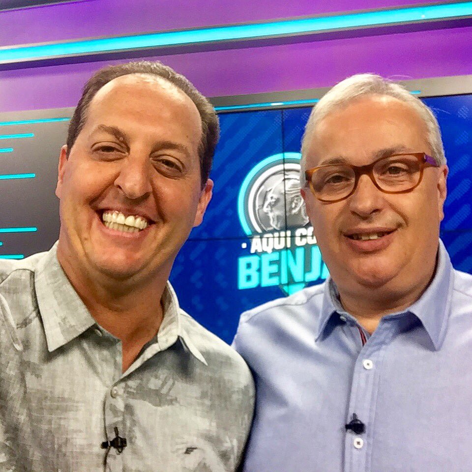 Corintianos reclamam da Fox por atraso em entrevista com Roberto de Andrade