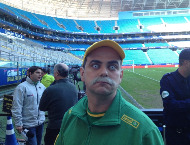 marvio-lucio-o-carioca-caracterizado-como-felipao-no-treino-da-selecao-brasileira-na-arena-gremio-em-porto-alegre-1370715692918_615x470