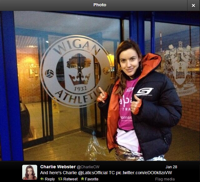 Charlie participa de campanha que visita 40 clubes ingleses - Reprodução/Twitter