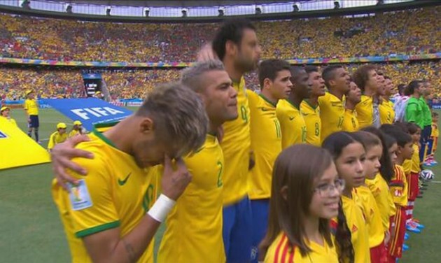 Neymar chora no momento do hino do Brasil
