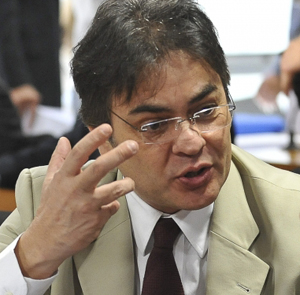 * Cássio Cunha Lima prevê cassação de Dilma e de Temer no TSE.