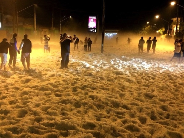 18mai2014-granizo-acumulado-no-parque-da