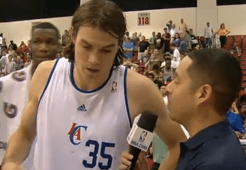 Adam Morrison, cabeleira, mas sem bigode