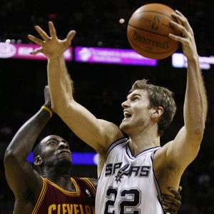 splitter-gancho-spurs-nba Splitter, Spurs