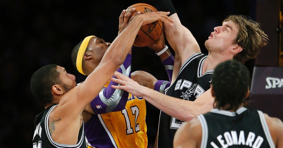 Duncan e Splitter vs Lakers e Howard Vale tudo contra Dwight Howard