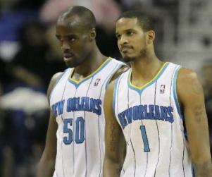 Emeka Okafor e Trevor Ariza Emeka Okafor e Trevor Ariza