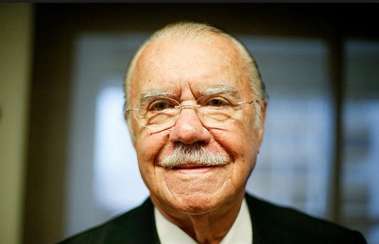 Sarney - ele deixou o Poder, mas não a política, e manda muito ainda. Vê-se pela visita do ilustre