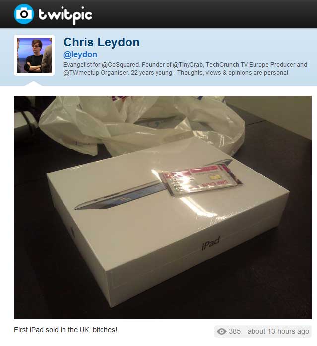 Foto do primeiro novo iPad vendido no Reino Unido, postada por Chris Leydon no Twitpic