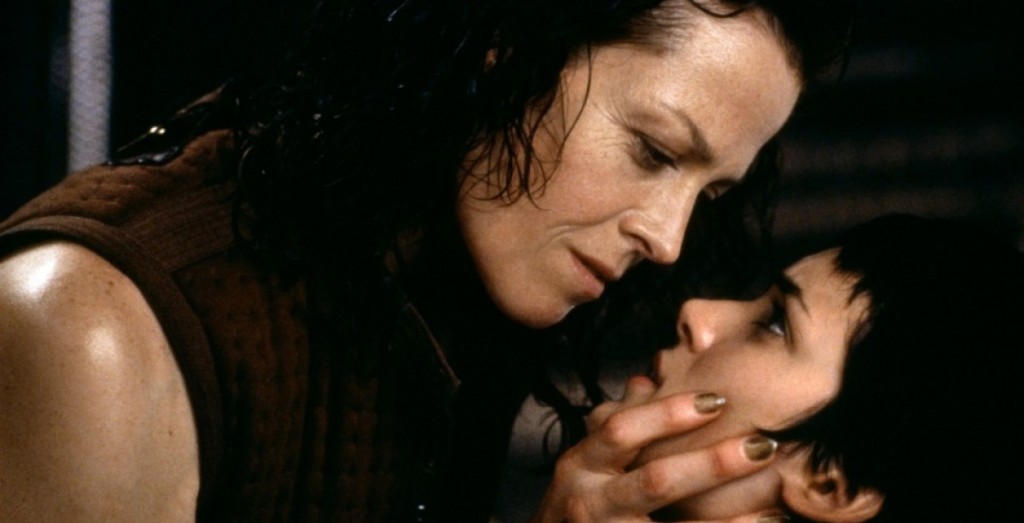Sigourney Weaver e Winona Ryder em Alien: A Ressurreição