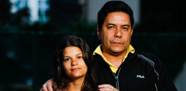 25.ago.2013 - Renato Camargo e a filha, Thais Buratto. A garota foi impedida de embarcar em voo da Qatar Airlines por piada sobre terrorismo