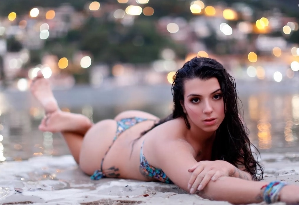 Resultado de imagem para Petra Mattar exibe corpão em foto de biquíni na web