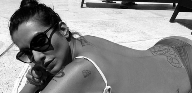 6.mar.2016 - Cleo Pires exibe corpo tatuado no Instagram