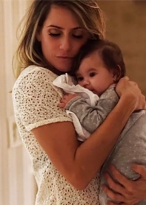 Deborah Secco conta que sua irmã deverá amamentar a filha, Maria Flor
