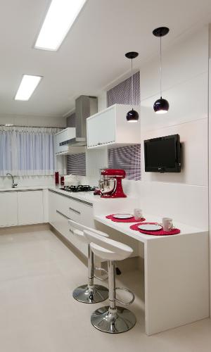 Mesa para dois veja ideias para as refeições em espaços pequenos BOL Fotos # Como Montar Um Armario De Cozinha Mesa para dois veja ideias para as refeições em espaços pequenos BOL Fotos # Como Montar Um Armario De Cozinha