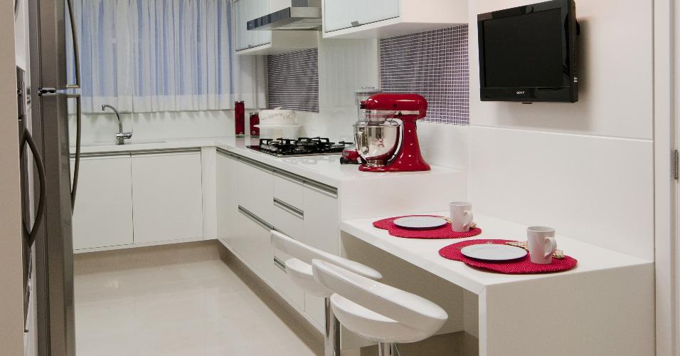 Mesa para dois veja ideias para as refeições em espaços pequenos BOL Fotos # Como Montar Um Armario De Cozinha Mesa para dois veja ideias para as refeições em espaços pequenos BOL Fotos # Como Montar Um Armario De Cozinha