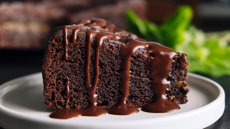 Receita de Bolo de Chocolate Fofinho na Batedeira: Como fazer?