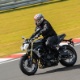 Volta rápida: Street Triple aposta no custo-diversão para peitar a Hornet - Divulgação