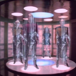 "Star Trek" tinha teletransportadores dentro das naves. Uma das frases mais conhecidas do Capitão Kirk é justamente o comando do teletransporte: 'Leve-me para cima, Scotty'