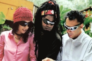 Marisa Monte, Carlinhos Brown e Arnaldo Antunes na época dos Tribalistas