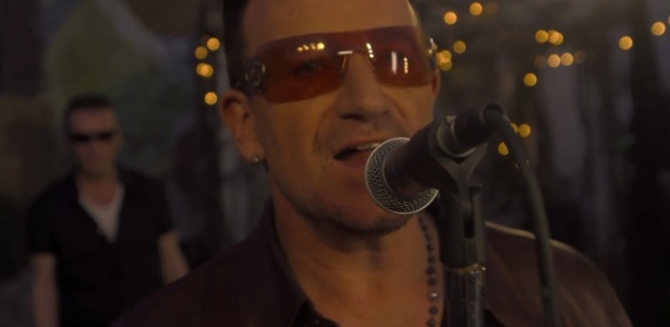 Bono Vox em nova versão de "Sunday Bloody Sunday"