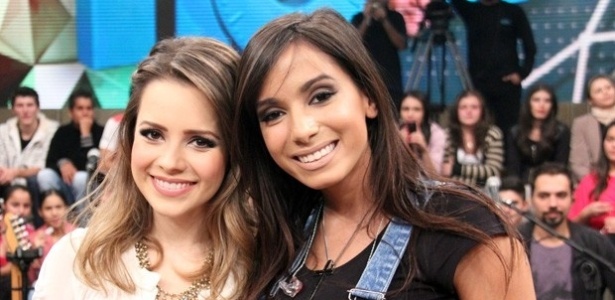Divulgação/TV Globo Anitta tieta Sandy em gravação do "Altas Horas"