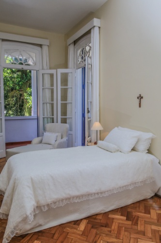 Rendas feitas à mão compõem a decoração do quarto do papa no Brasil Casa e Rendas feitas à mão compõem a decoração do quarto do papa no Brasil Casa e