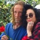 Lady Gaga ganha anel de noivado de mendigo e diz que também