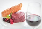 Parfait de Vinho do Porto com Molho de Frutas Vermelhas Parfait de Vinho do Porto com Molho de Frutas Vermelhas