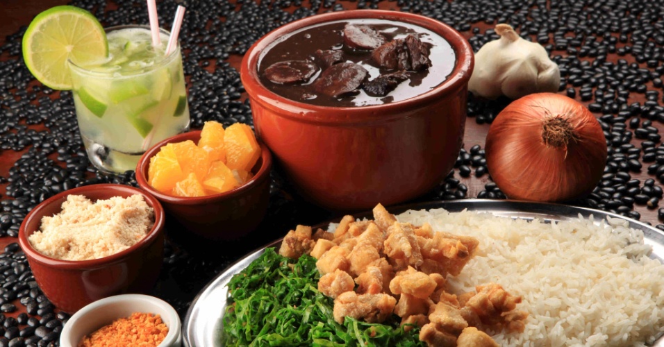 http://imguol.com/c/entretenimento/2013/08/26/no-alpendre-a-feijoada-e-servida-todos-os-dias-e-sai-por-r58-especializado-em-culinaria-brasileira-o-restaurante-fica-em-vargem-grande-e-funciona-de-quinta-a-domingo-1377521779746_956x500.jpg