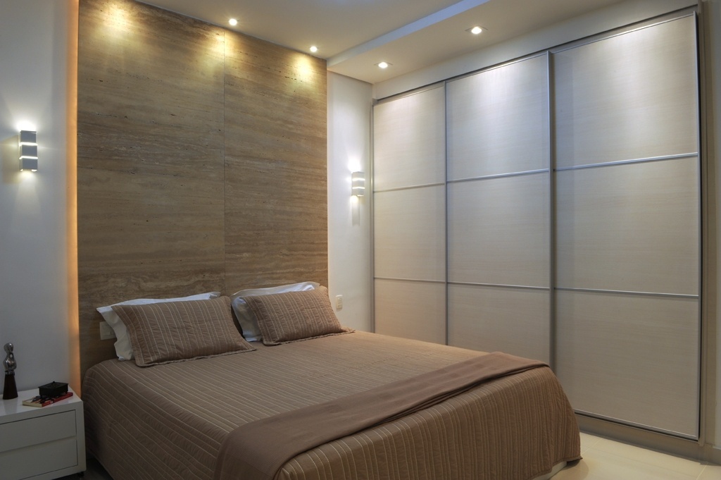 quarto de 16 m? com paredes e piso claros ficou maior gra?as ao Quarto Com Piso Laminado Na Parede ~ quarto de 16 m? com paredes e piso claros ficou maior gra?as ao
