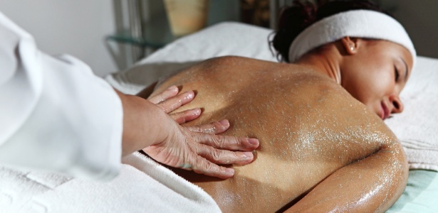 Terapia com esfoliação está entre as ofertas do Spa Barber Beauty, de Salvador (BA), durante a Spa Week que vai até 5 de outubro